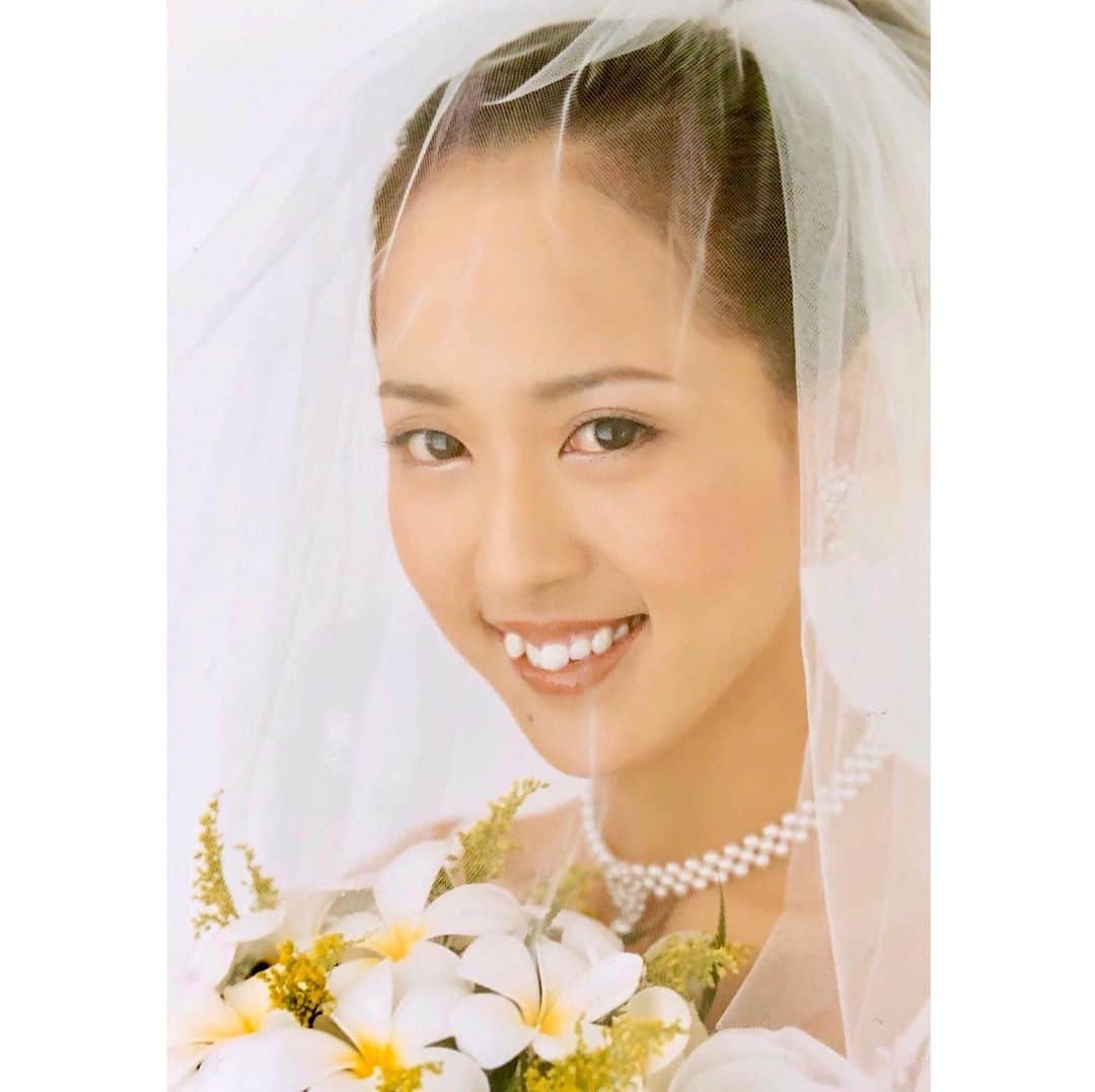 石田 祥子さんのインスタグラム写真 - (石田 祥子Instagram)「@precious.jp . #40歳 #プレシャス . .  先日結婚17年目に突入したので 当時の写真と比べてみました . #私の人生 #今昔 . . 人って目が小さくなるんだね でも今の方が楽しい!!」12月26日 1時26分 - shoko_ishida
