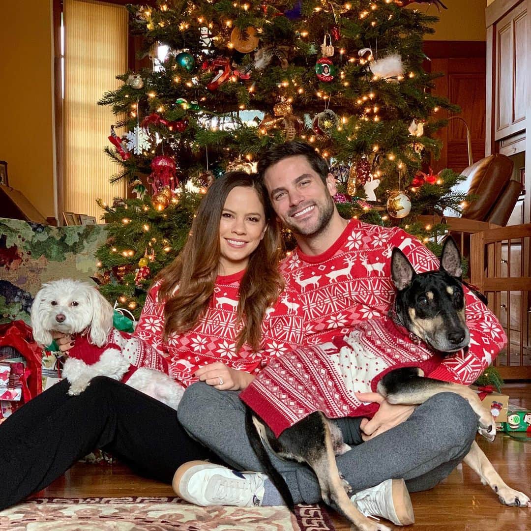 ブラント・ドーハティのインスタグラム：「Merry Christmas from The Daugherty’s 🎄」