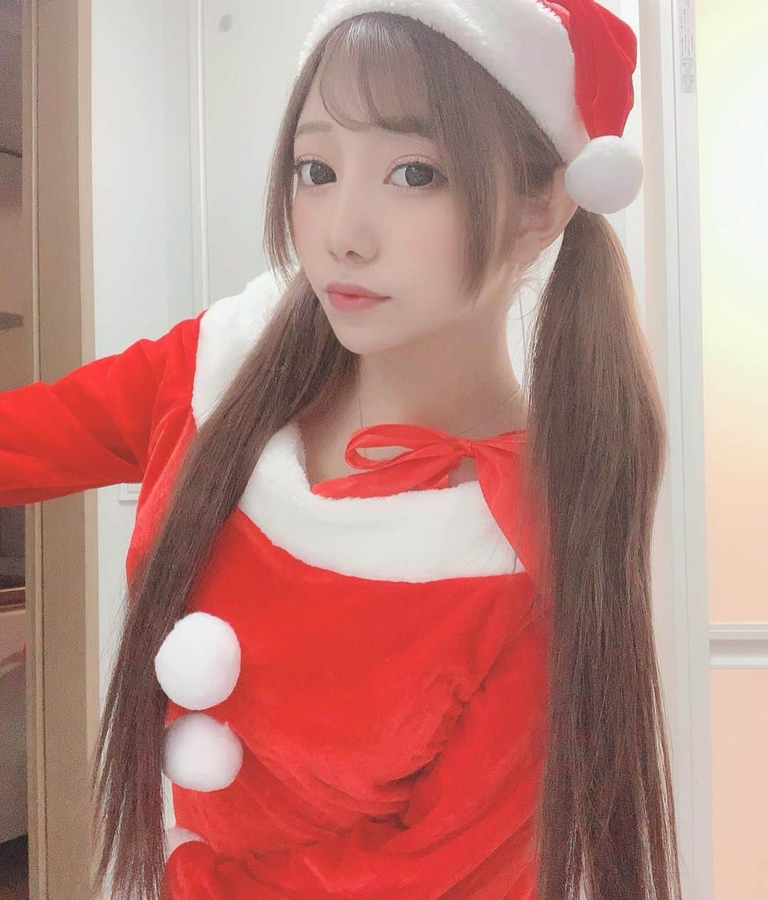 夢見るぅさんのインスタグラム写真 - (夢見るぅInstagram)「クリスマス終わっちゃったね…寂し(´･_･`) #クリスマス #サンタコス #サンタ #可愛い #衣装 #ツインテール #ヘアメ #メイク #ニーハイソックス #ニーソ」12月26日 1時45分 - taicho07789