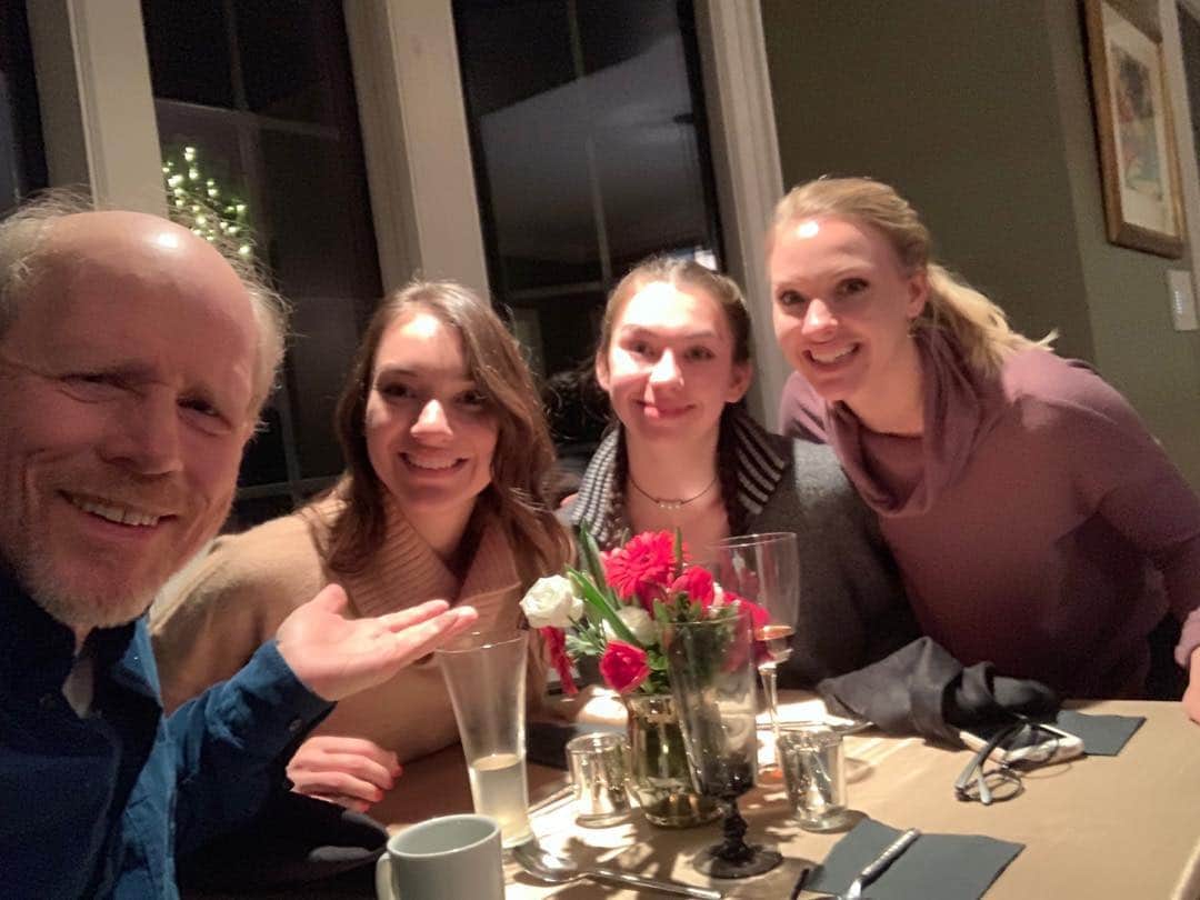ロン・ハワードさんのインスタグラム写真 - (ロン・ハワードInstagram)「Me and my nieces,#ChristmasEve  dinner. Three remarkable young people who make the world a better place. Proud of them!」12月26日 1時54分 - realronhoward