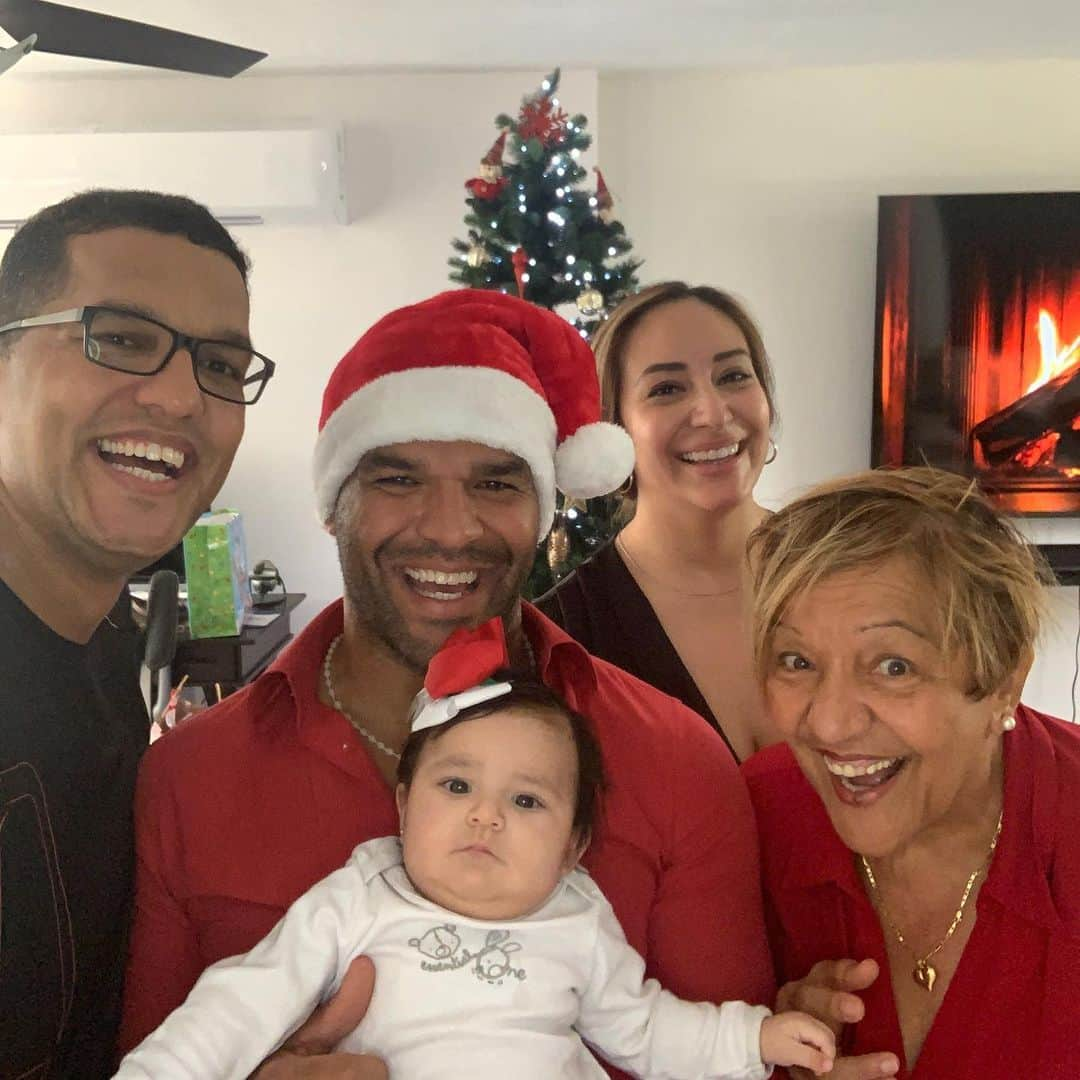 アマウリー・ノラスコさんのインスタグラム写真 - (アマウリー・ノラスコInstagram)「Merry Christmas from us ! 🎄❤️」12月26日 1時54分 - amaurynolasco