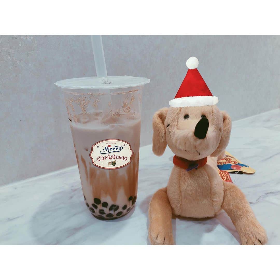 野崎夏帆さんのインスタグラム写真 - (野崎夏帆Instagram)「X'mas終わっちゃったね。﻿ メリークリスマスでした。﻿ ﻿ #Xmas﻿ #🎄🎅﻿ #ハンドリー﻿ #犬とタピオカ﻿ #🐶とタピ﻿ #ありがとう！」12月26日 2時24分 - _kahochinresu