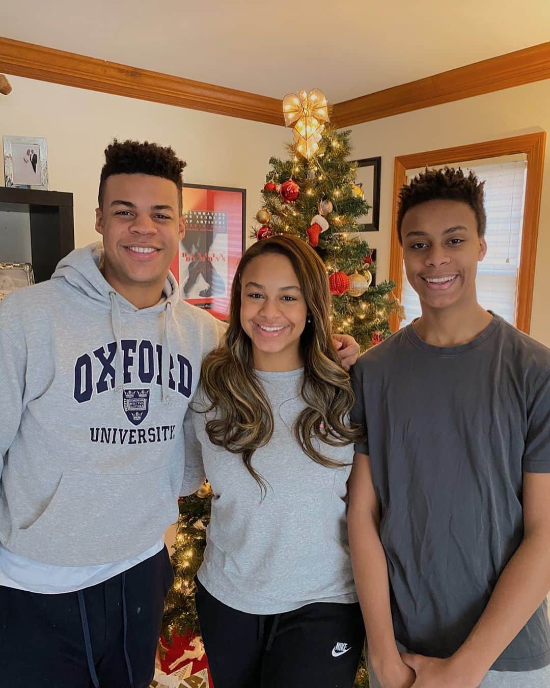Nia Sioux Frazierさんのインスタグラム写真 - (Nia Sioux FrazierInstagram)「Merry Christmas from the Frazier fam❤️🎄」12月26日 2時37分 - niasioux