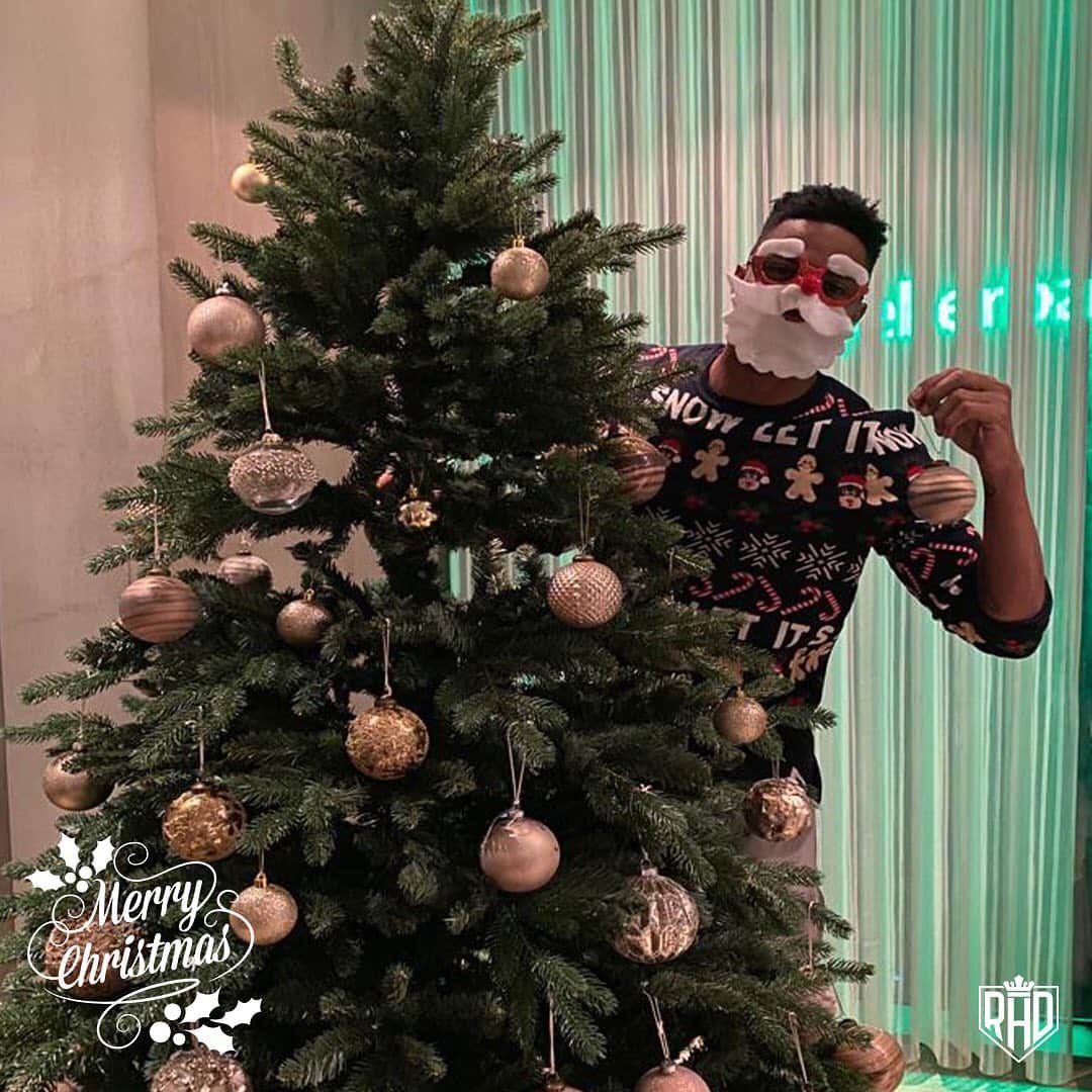 ライアン・ドンクのインスタグラム：「Merry Xmass Everyone❤️🎄🎅🏾」