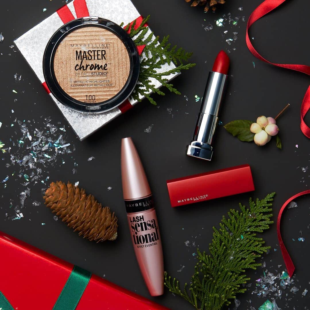 Maybelline New Yorkさんのインスタグラム写真 - (Maybelline New YorkInstagram)「It’s the most wonderful time of the year! Happy Holidays, babellines! 🎄Which product is you go-to this Christmas: #masterchrome in ‘molten gold’, #madeforall ‘red for me’ or #lashsensational mascara? #merrychristmas」12月26日 2時46分 - maybelline