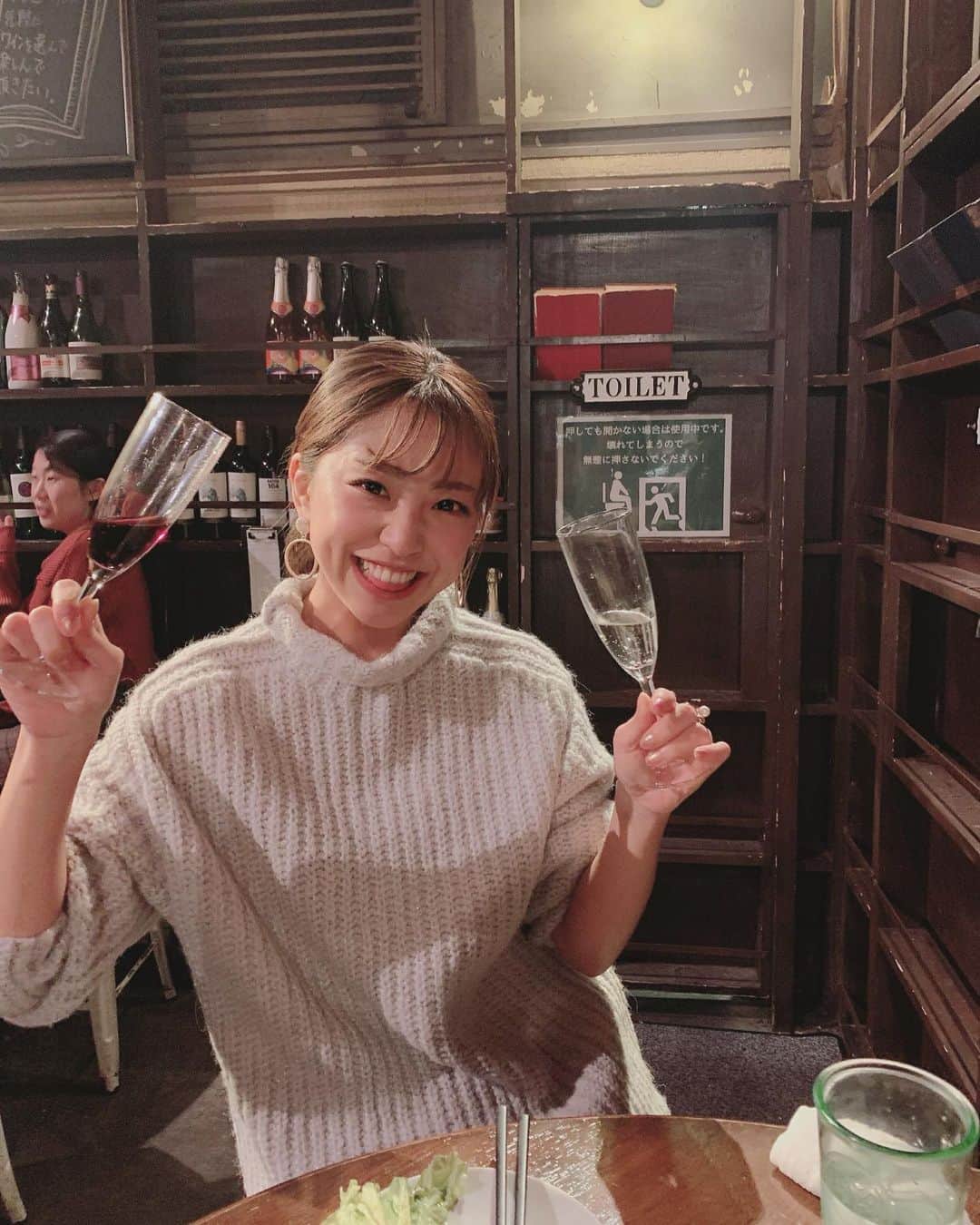 本橋優華のインスタグラム：「楽しい楽しいXmas🐻🎄💝 2019はお酒が楽しめるようになったなぁ。  #happy#xmas#dinner#smiley#fun#goodtime#wine #thnx#2019」