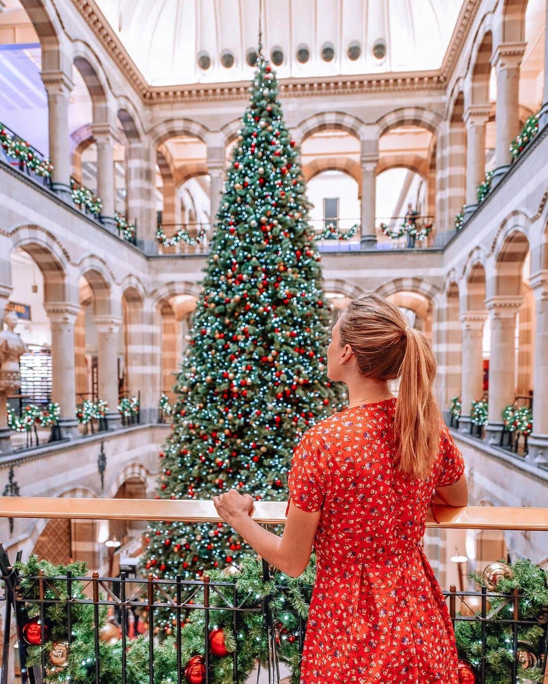 Izkizのインスタグラム：「Merry Christmas! Joyeux Noël! Feliz Navidad! Prettige Kerstdagen! Buon Natale! Have a great day wherever you are 🎅🏻 🎄🎁」