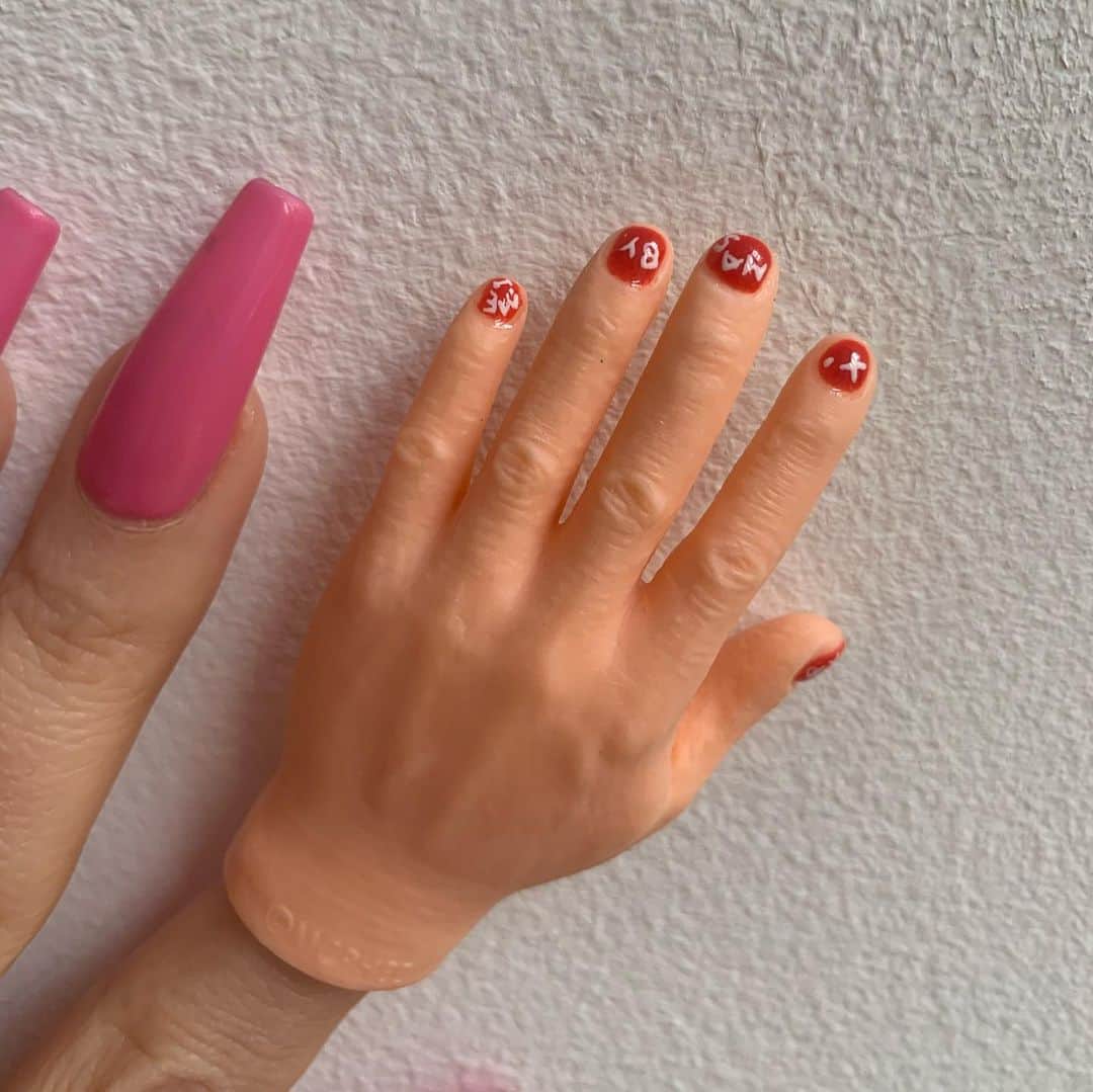 Mei Kawajiriさんのインスタグラム写真 - (Mei KawajiriInstagram)「Xmas nails ❤️🎁❤️ #nailsbymei」12月26日 2時53分 - nailsbymei