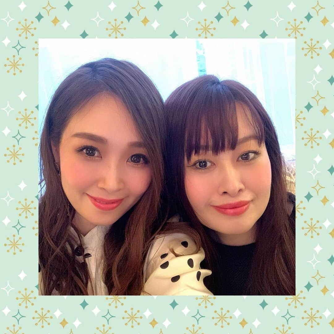 愛内里菜さんのインスタグラム写真 - (愛内里菜Instagram)「リーガロイヤルホテル東京﻿ クリスマスプレミアムショー2019にお越し下さいました﻿ みなさま﻿ ありがとうございました ☺️🤲‼️﻿ ﻿ 素敵な空間で﻿ とても気持ちよく楽しく歌えて﻿ みんなのお席に回って歌ったり﻿ 最後みなさまと握手をさせてもらえたり﻿ 年内最後のライブに相応しいものとなりました😌🙏﻿ ﻿ 9年前の12月に引退という形を選びマイクを置いて、﻿ 9年後の12月こうして﻿ 再び歌を届けられている喜びを﻿ 感じさせてくれて　みんなありがとう😭﻿ ﻿ そして今回もお花にお手紙にプレゼント﻿ たくさんありがとうございます🥺✨﻿ ﻿ カメラマンのぶーやんさんと﻿ ツーショット撮るの忘れたー😢﻿ ﻿ 垣内倶楽部メンバー一同﻿ 2019年も大変お世話になりました﻿ 感謝でいっぱいです🥰🥰🥰🥰🥰﻿ ﻿ ﻿ #リーガロイヤルホテル東京﻿ #ディナーショー　#クリスマスイベント﻿ #愛内里菜 改め#R として #歌手 再始動﻿ #垣内りか #垣内倶楽部 #バンド #バンド名 ﻿ #ライブ大好き #ライブツアー #ライブバンド﻿  #ライブ #一体化 #絆 #盛り上がりたい #会いたい﻿ #感謝 #リスタート」12月26日 3時06分 - rina_aiuchi