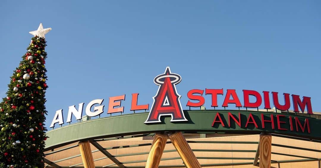 ロサンゼルス・エンゼルス・オブ・アナハイムさんのインスタグラム写真 - (ロサンゼルス・エンゼルス・オブ・アナハイムInstagram)「Merry Christmas, #Angels fans! 🎄」12月26日 3時07分 - angels