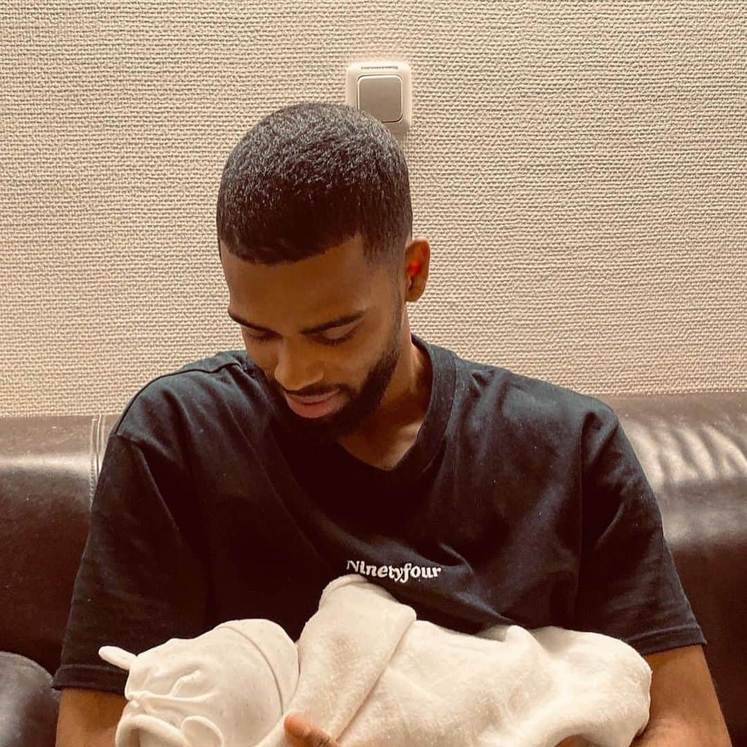 1.FSVマインツ05さんのインスタグラム写真 - (1.FSVマインツ05Instagram)「Sweet surprise under the 🎄 Welcome Jaeda Lima 😍🙌 Congrats to your little family @jeremiahstjuste」12月26日 3時11分 - 1fsvmainz05