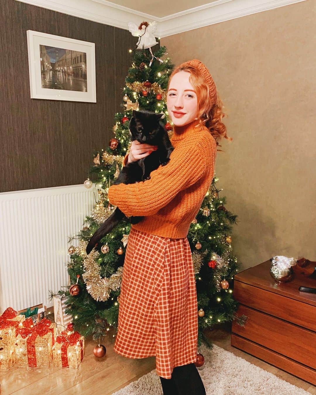 ベッキー・クルーエルのインスタグラム：「wish you a merry christmas! 🎄」