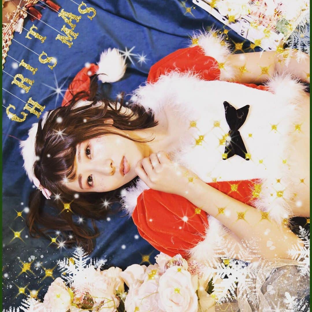 ソラ豆琴美のインスタグラム：「終わっちゃったね #クリスマス #サンタさん #サンタコスプレ #めりーくりすます #japanesegirl」