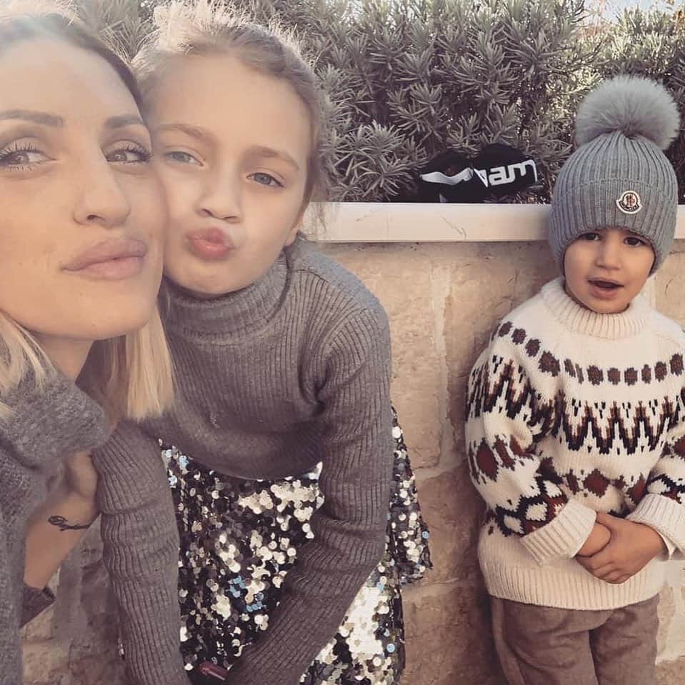 ミケーレ・カンポレーゼのインスタグラム：「❤️🎄❤️🎄❤️ #Natale2019#Love#Family#rakebebetommy#merrychristmas」