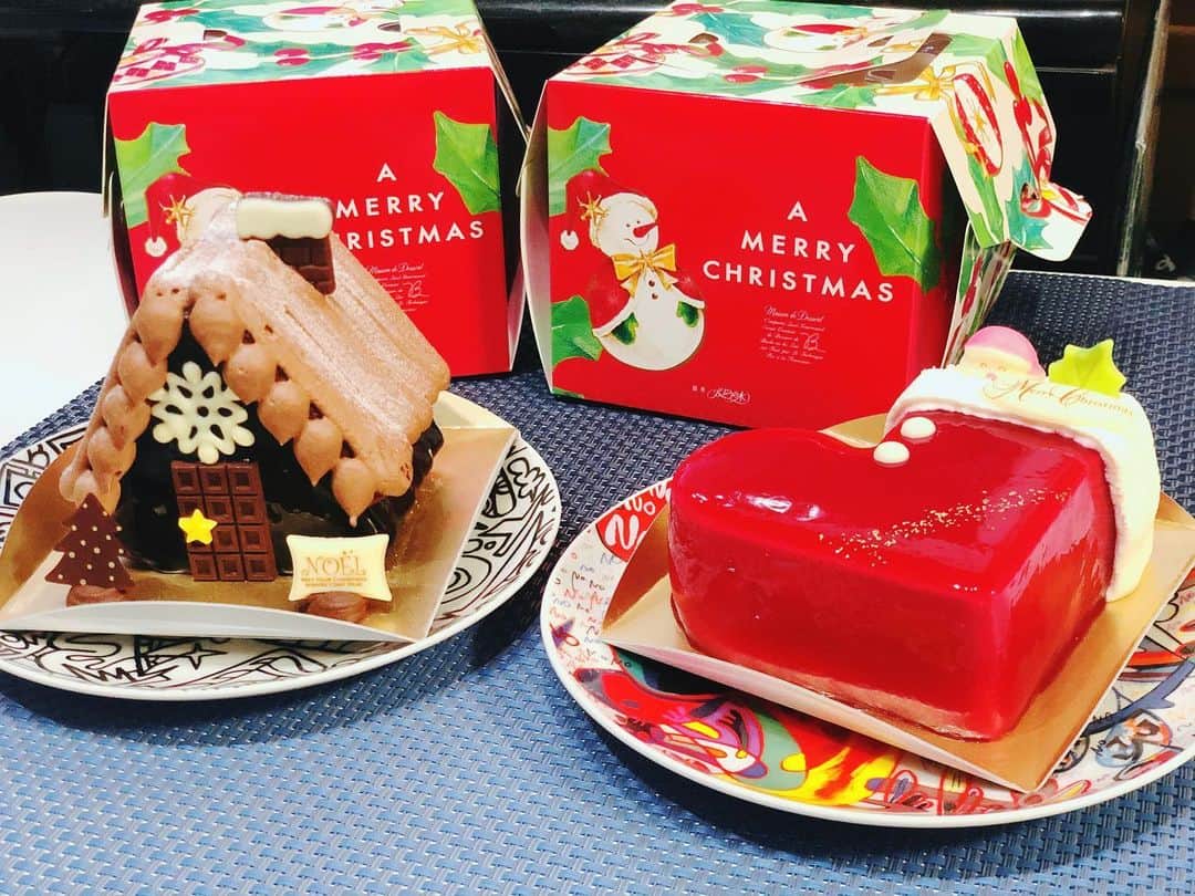 塚田綾佳さんのインスタグラム写真 - (塚田綾佳Instagram)「#メリークリスマス 🎄🎁🎅🌟 ・ #あやぽんcooking ケーキがあるから、昨日より豪華になった(ฅ• . •ฅ)ﻌﻌﻌ♥🍰💗 ・ ・ ローストチキンは 昨日からタレにつけておいたよ🥰 ・ シンプルなミートソースパスタ🍝 ・ #ローストビーフ は 昨日作った残り💁‍♂️🥩 ・ きのこと鮭の #ポットパイスープ は パイ生地が想像したように膨らまなかったけど 味はばっちりです😘 ・ ケーキが可愛すぎて辛い🎅🏼🎄🎂🍷🎁⛄️🎉！！！ ・ ・ #クリスマスイブ #Xmas #クリスマス #クリスマスパーティ #料理 #クリスマス料理 #cooking #おうちクリスマス #クリスマスごはん #ポーセラーツ #香取慎吾アート  #model #猫顔  #smile #girl  #shooting #셀카 #미소녀 #일본인  #非常好 #摄影 #塚田綾佳」12月26日 3時31分 - tsukada_ayaka