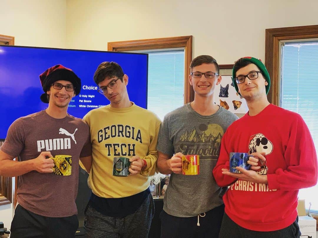 ティモシー・ドレンスキーのインスタグラム：「The Dolensky bros aren’t always together, but when we are, we drink from our matching Harry Potter mugs.」
