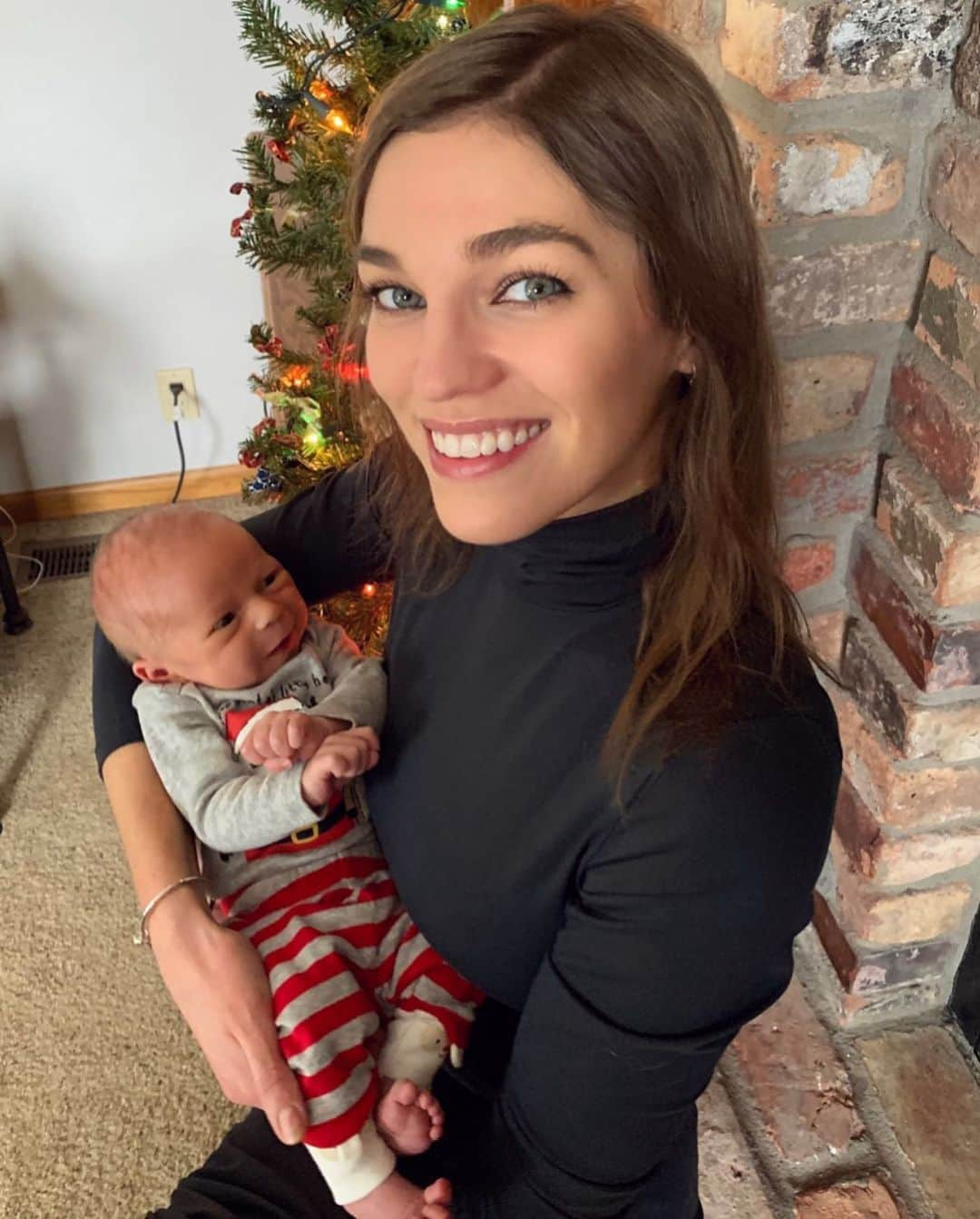 サマンサ・グラドヴィルさんのインスタグラム写真 - (サマンサ・グラドヴィルInstagram)「The most special Christmas present I could have ever asked for! ♥️🎁♥️ I’m an auntie!! 😍 Congratulations @morganstirtz and @jstirtz13 #babybaylor is just perfect! 🥰 #merrychristmas🎄」12月26日 4時10分 - samgradoville