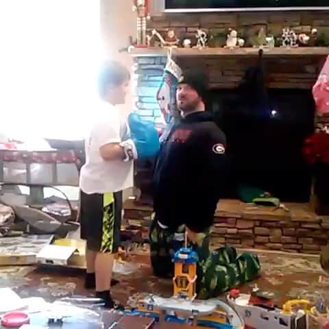 アレン・ジョーンズのインスタグラム：「Christmas 5 years ago, why myself and uncle Jay thought this was a good idea.....」