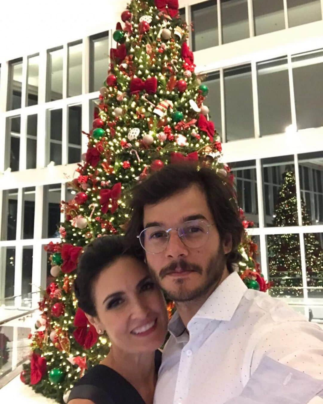 ファチマ・ベルナルデスさんのインスタグラム写真 - (ファチマ・ベルナルデスInstagram)「Ele chegou pra mais um Natal. Nosso terceiro.  Qtos motivos pra agradecer. ❤️🎄#feliznatal #cadaminutoimporta」12月26日 4時29分 - fatimabernardes