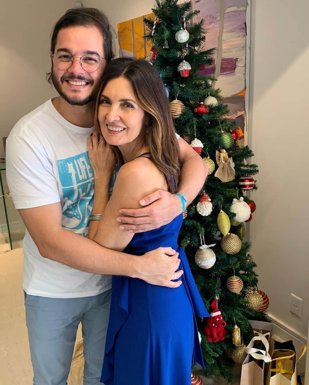 ファチマ・ベルナルデスのインスタグラム：「Ele chegou pra mais um Natal. Nosso terceiro.  Qtos motivos pra agradecer. ❤️🎄#feliznatal #cadaminutoimporta」