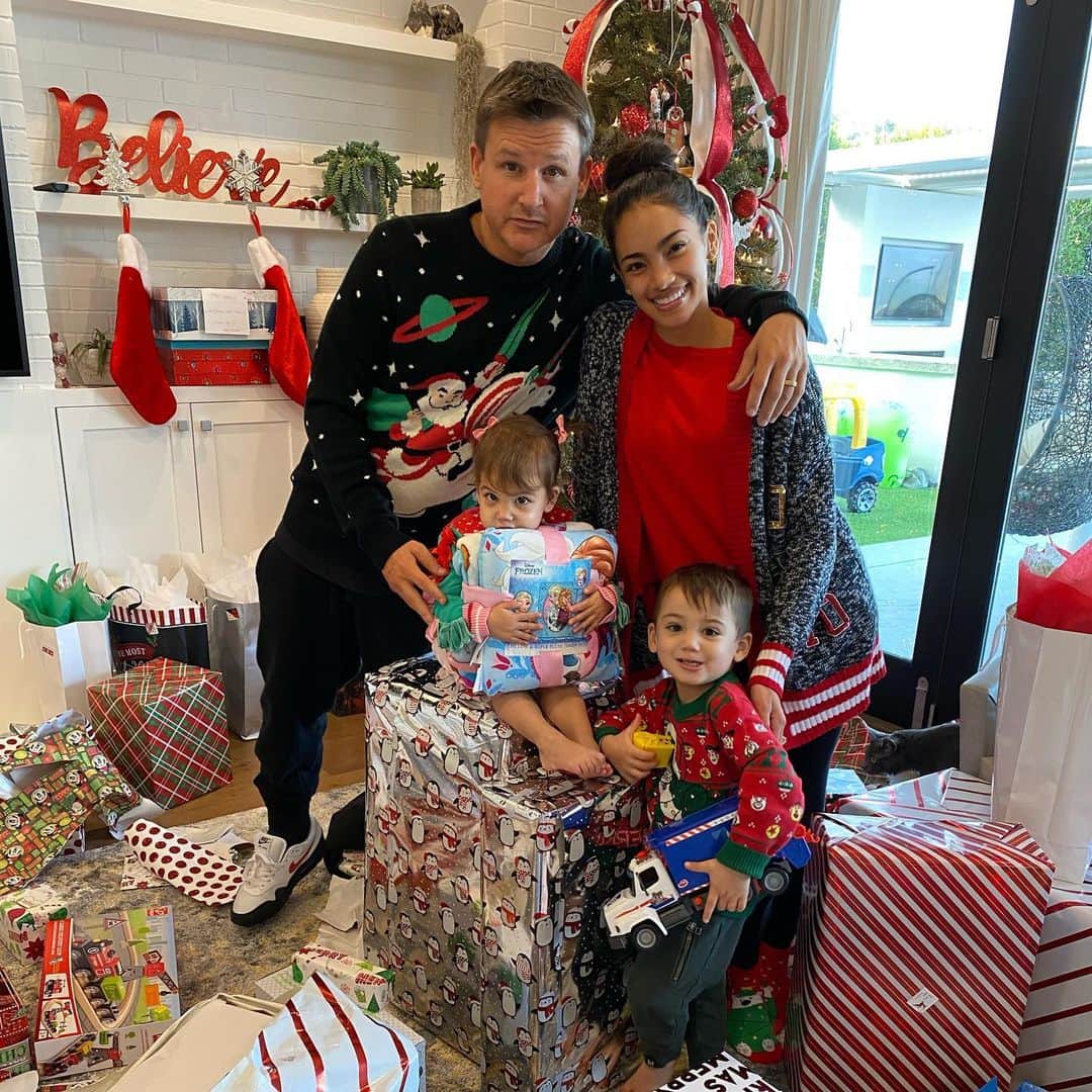 ロブ・ディアデックのインスタグラム：「There nothing quite like Christmas morning. So much pure joy being shared by the entire family. So grateful 🙏🏼🎅🏼🎄🎁 Merry Christmas to all!」