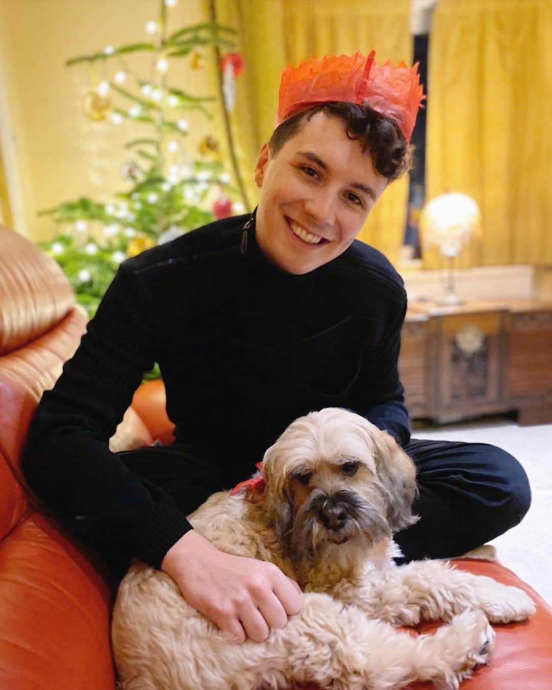 ダニエル・ハウウェルのインスタグラム：「he is a GOOD BOY and i LOVE him even if he ate a BOX of vegan chocolate and puked under the TREE i just don’t want him to lick my FACE」
