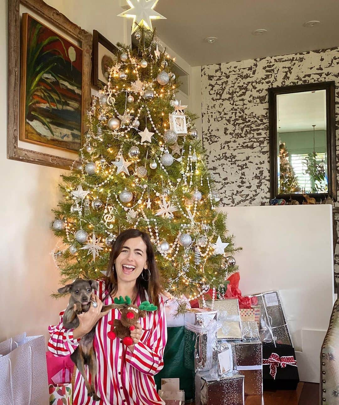 カミーラ・ベルさんのインスタグラム写真 - (カミーラ・ベルInstagram)「Feliz Natal!!!!!!!!! 🎄🎁 Merry Christmas!!!!!!!!!! 🤶🎅 Feliz Navidad!!!!!!!!!!! 🌲」12月26日 5時23分 - camillabelle