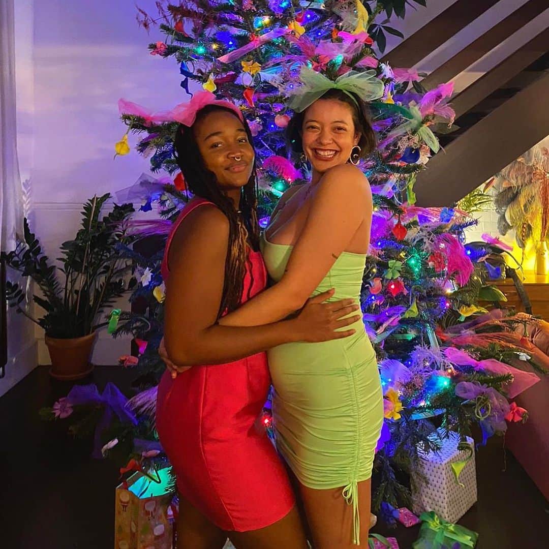 ナオミ・シマダのインスタグラム：「romY + michelle do xmas 💕💕💕💕」