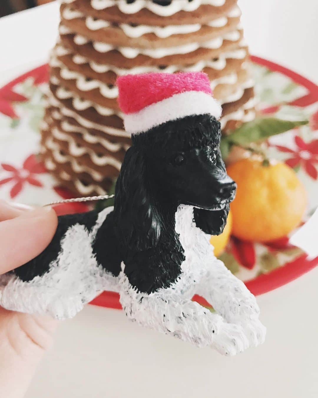 Robin May Flemingのインスタグラム：「This hand-painted Peggy ornament topped up my glass of cheer. ❤️ Merry Christmas!」