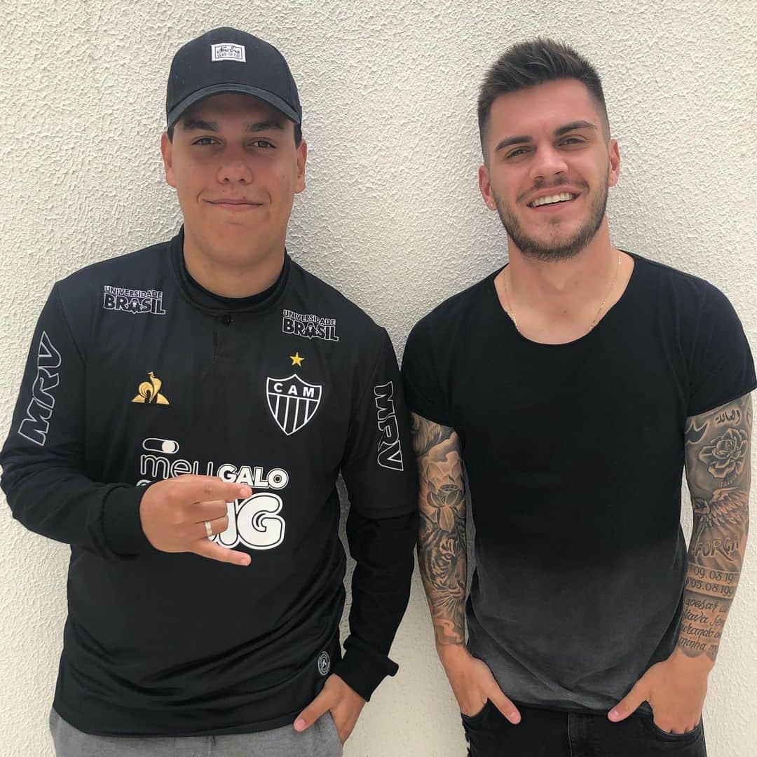 ナタンのインスタグラム：「Feliz Aniversário Meu Irmão 👊🏻🎁 Muita saúde, paz e que Deus abençoe, te amo ❤️」
