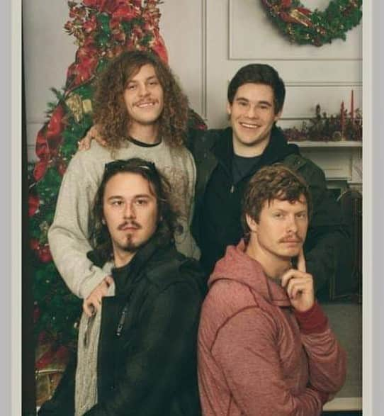 アダム・ディバインさんのインスタグラム写真 - (アダム・ディバインInstagram)「Merry Christmas from my family to yours!」12月26日 5時59分 - adamdevine