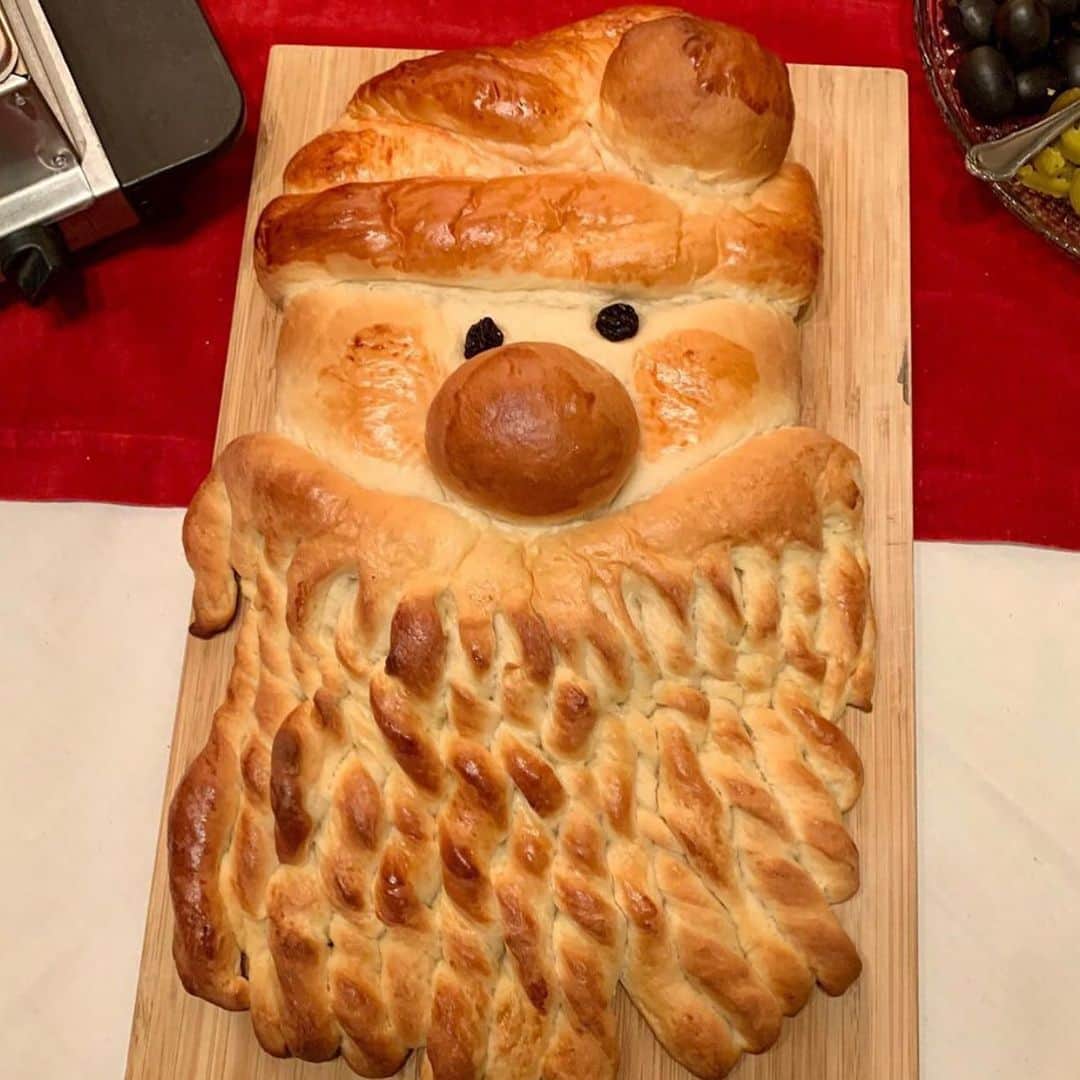 オリヴィア・マンさんのインスタグラム写真 - (オリヴィア・マンInstagram)「Merry Christmas from my mom’s homemade bread 🎅🏼」12月26日 6時12分 - oliviamunn