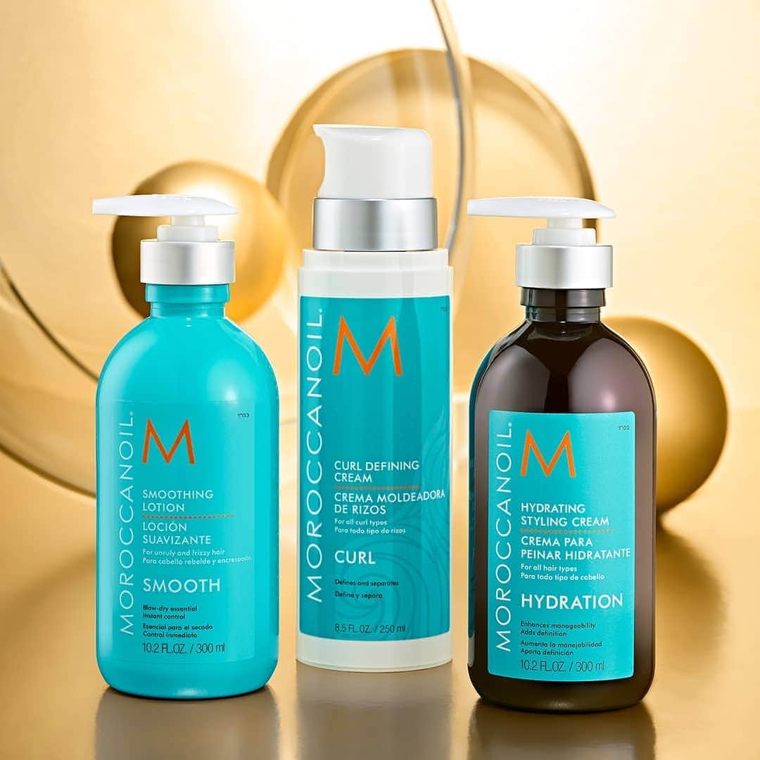 Moroccanoilさんのインスタグラム写真 - (MoroccanoilInstagram)「The more you know… 💭 ⠀⠀⠀⠀⠀⠀⠀⠀⠀ Every last one of our products is argan oil-infused. That means fan-favorite stylers like these don’t just make your hair look good—they make it feel good, too. ⠀⠀⠀⠀⠀⠀⠀⠀⠀ L → R 💧 Smoothing Lotion tames stubborn frizz for easier styling 💧 Curl Defining Cream leaves curls bouncy and hydrated 💧 Hydrating Styling Cream boosts moisture and adds soft hold for better blowouts」12月26日 6時13分 - moroccanoil