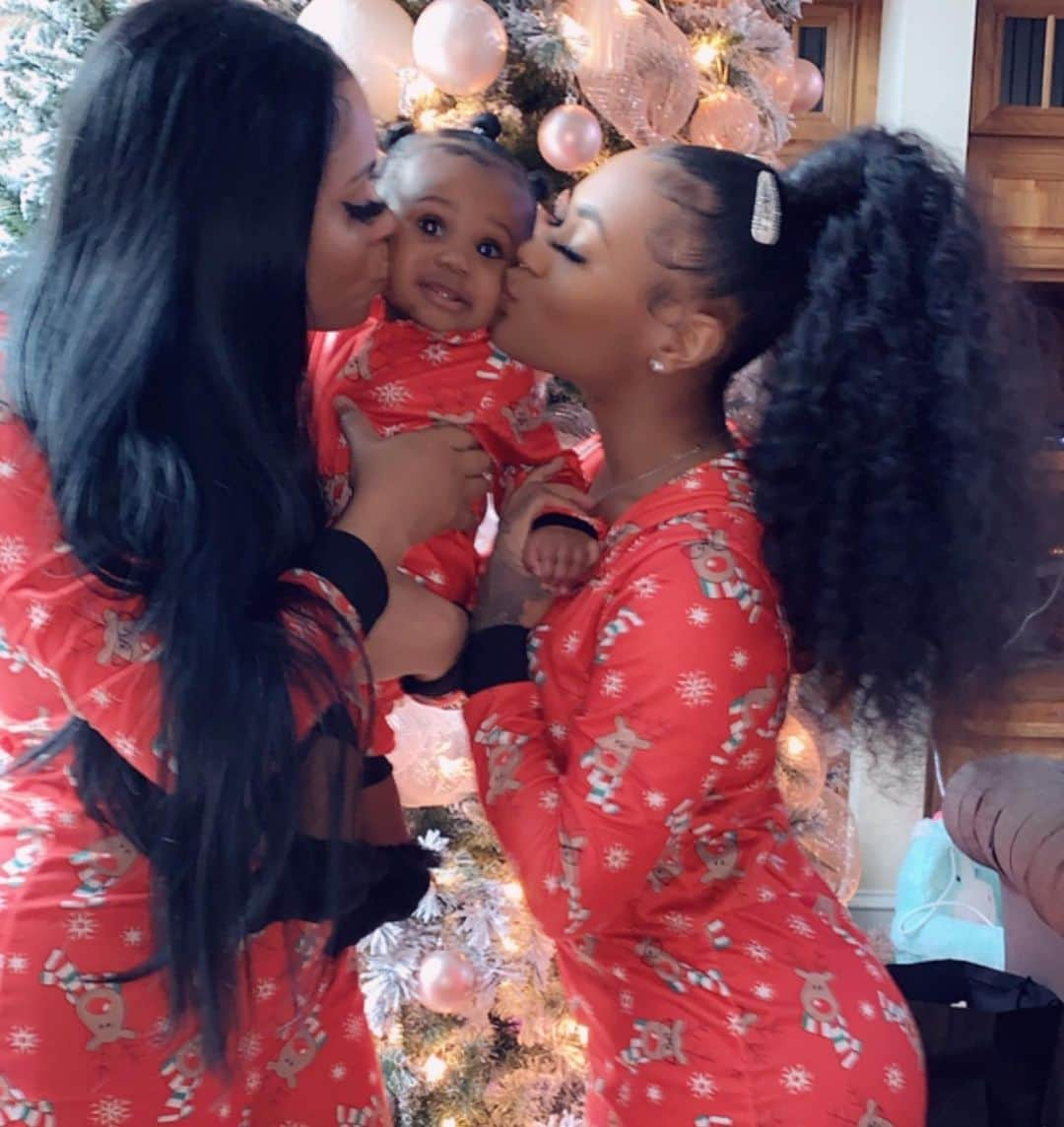 Lira Mercerさんのインスタグラム写真 - (Lira MercerInstagram)「3 Generations 🎄❤️❤️ @momma_galore」12月26日 6時41分 - lira_galore