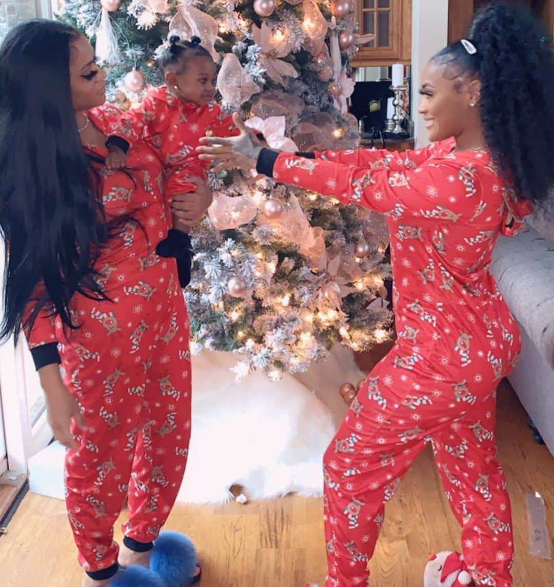 Lira Mercerさんのインスタグラム写真 - (Lira MercerInstagram)「3 Generations 🎄❤️❤️ @momma_galore」12月26日 6時41分 - lira_galore