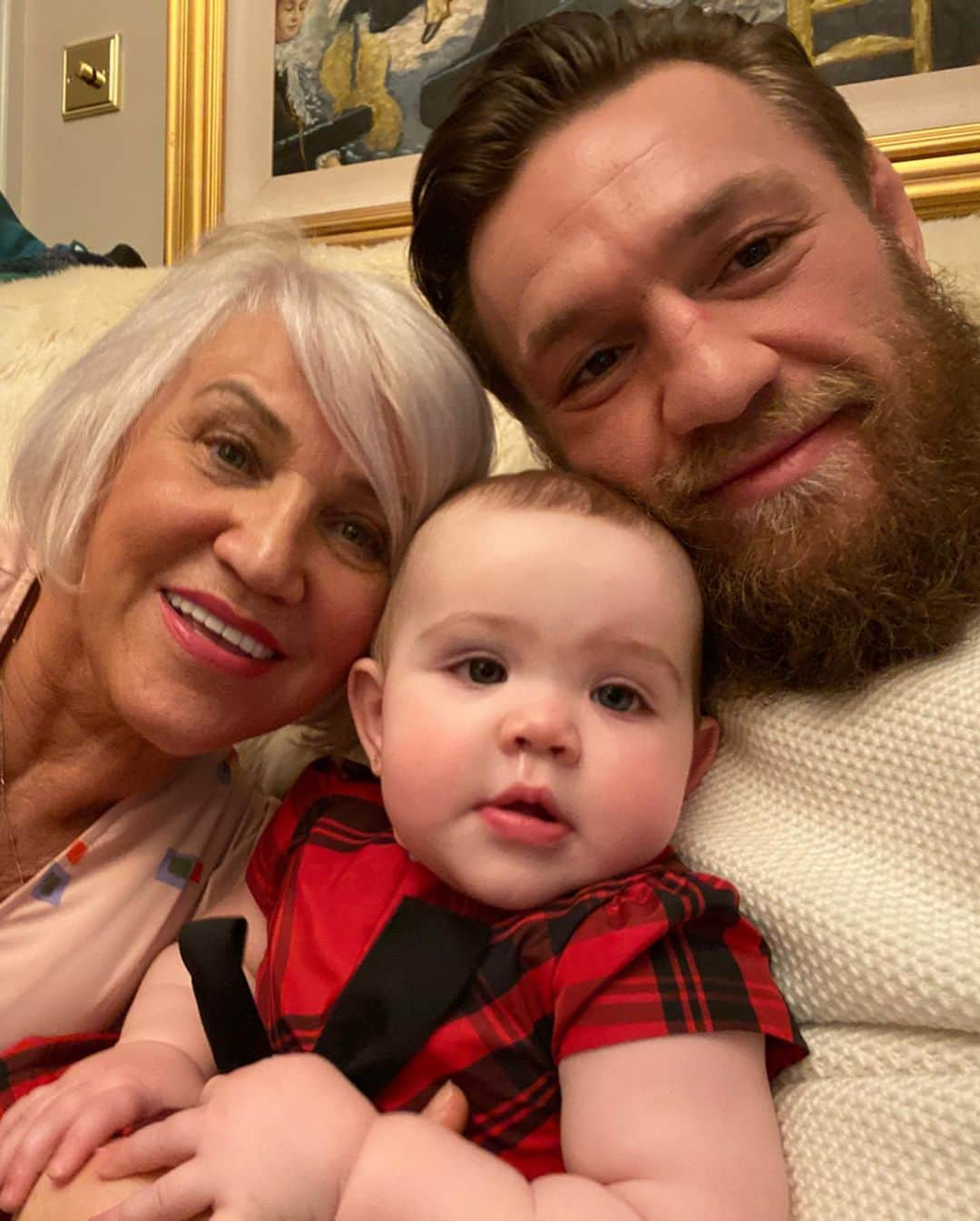 コナー・マクレガーさんのインスタグラム写真 - (コナー・マクレガーInstagram)「Christmas Day at home ❤️ ☘️」12月26日 6時46分 - thenotoriousmma