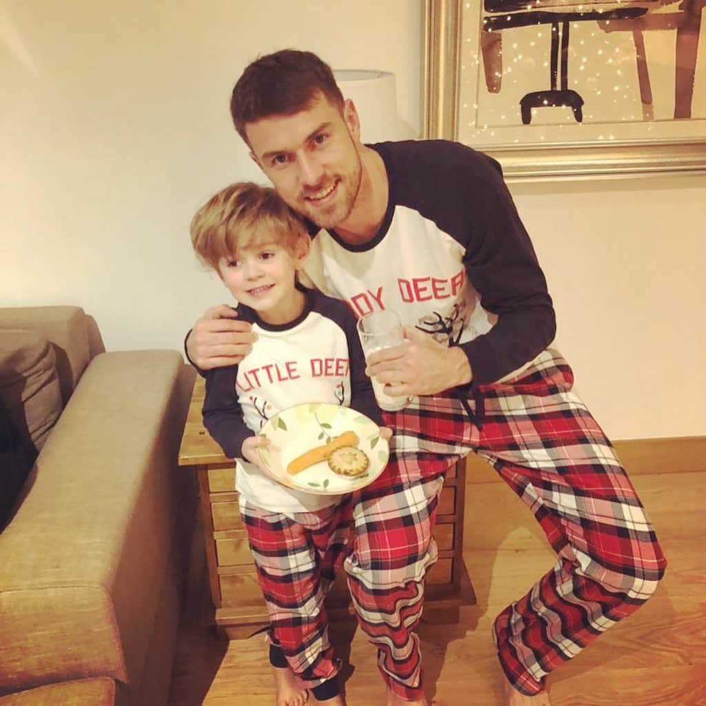 アーロン・ラムジーさんのインスタグラム写真 - (アーロン・ラムジーInstagram)「Merry Christmas everyone 🎄」12月26日 6時46分 - aaronramsey