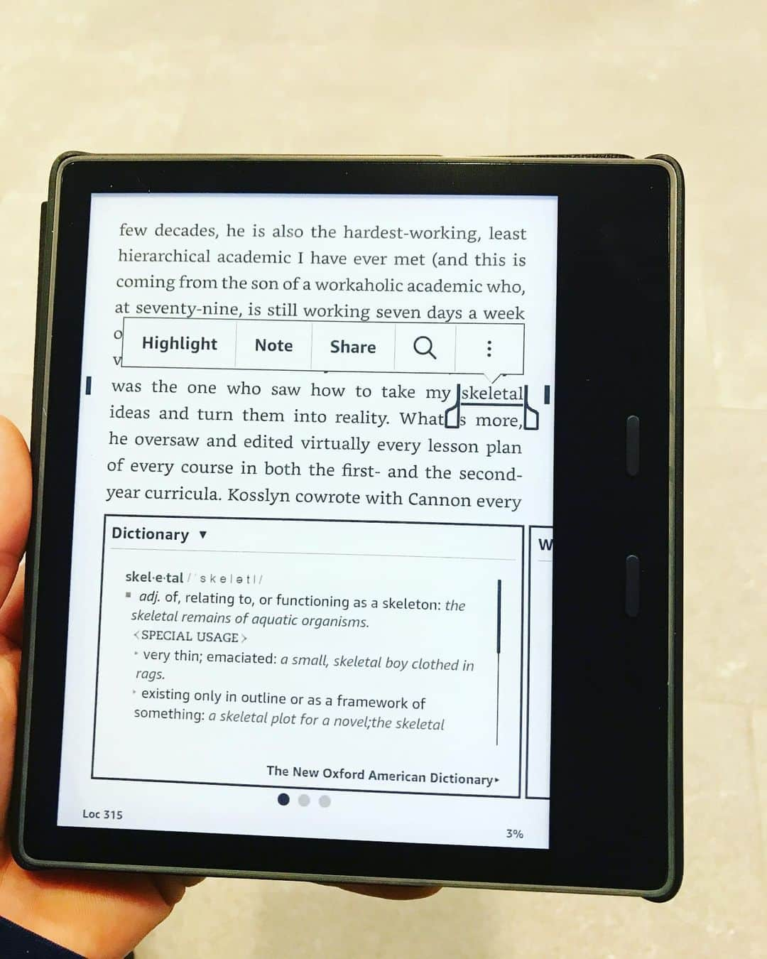 RyosukeTakenakaのインスタグラム：「new kindle. . thin, useful, and waterproof😁 . #kindle#amazon#book#study#english」