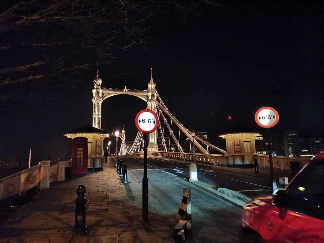 能登正人のインスタグラム：「夜散歩。 #London #雰囲気良し #夜散歩 #新しい街に来てまずやること#散歩」