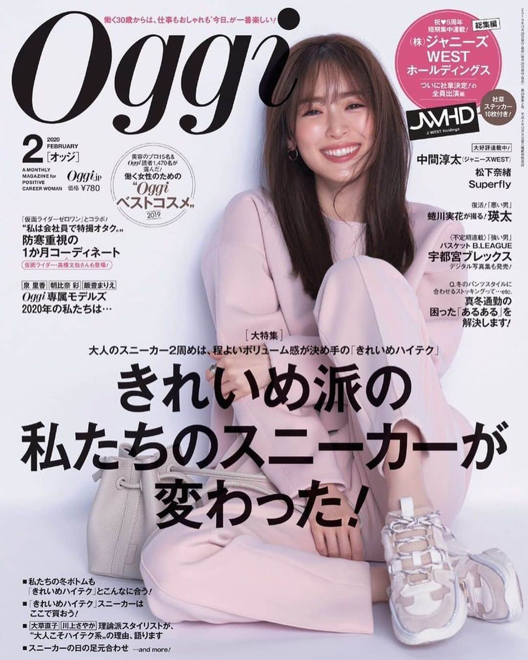 泉里香さんのインスタグラム写真 - (泉里香Instagram)「Oggi2月号発売です！ 表紙はスニーカー×ピンク！  Oggi2月号では、 仮面ライダーゼロワンと着回しコラボをさせて頂きました！ セーラームーン時代、毎日通った 東映撮影所にお邪魔しての撮影も懐かしかったです。 2月号ぜひご覧ください😊 #oggi#仮面ライダーゼロワン」12月26日 7時25分 - rika_izumi_