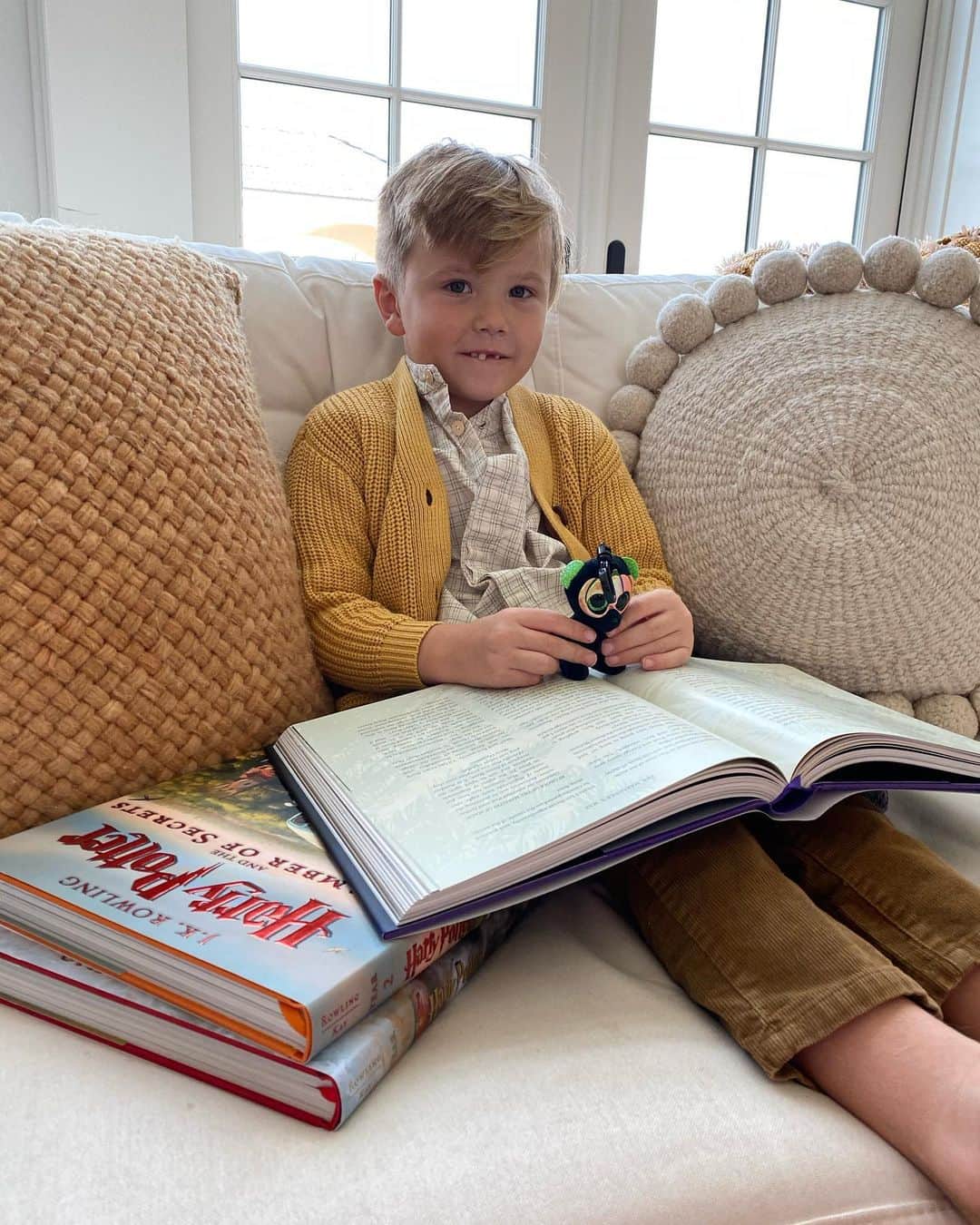 Amber Fillerup Clarkさんのインスタグラム写真 - (Amber Fillerup ClarkInstagram)「Atticus got Harry Potter Illustrated books that he had been asking for and I’m so excited to read them with him because I’ve never read Harry Potter 😱 and I think I’ve only seen the first movie. I also thought he was going to pass out when he saw his race car track 😂 this is the best age for Christmas!」12月26日 7時27分 - amberfillerup