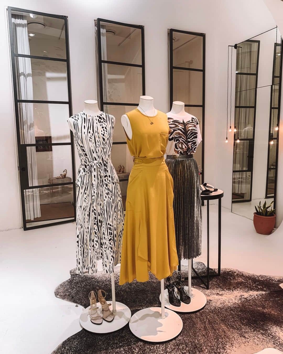 のインスタグラム：「BOXING DAY | We are open. Visit our website to find your closest store details. #sassandbide」