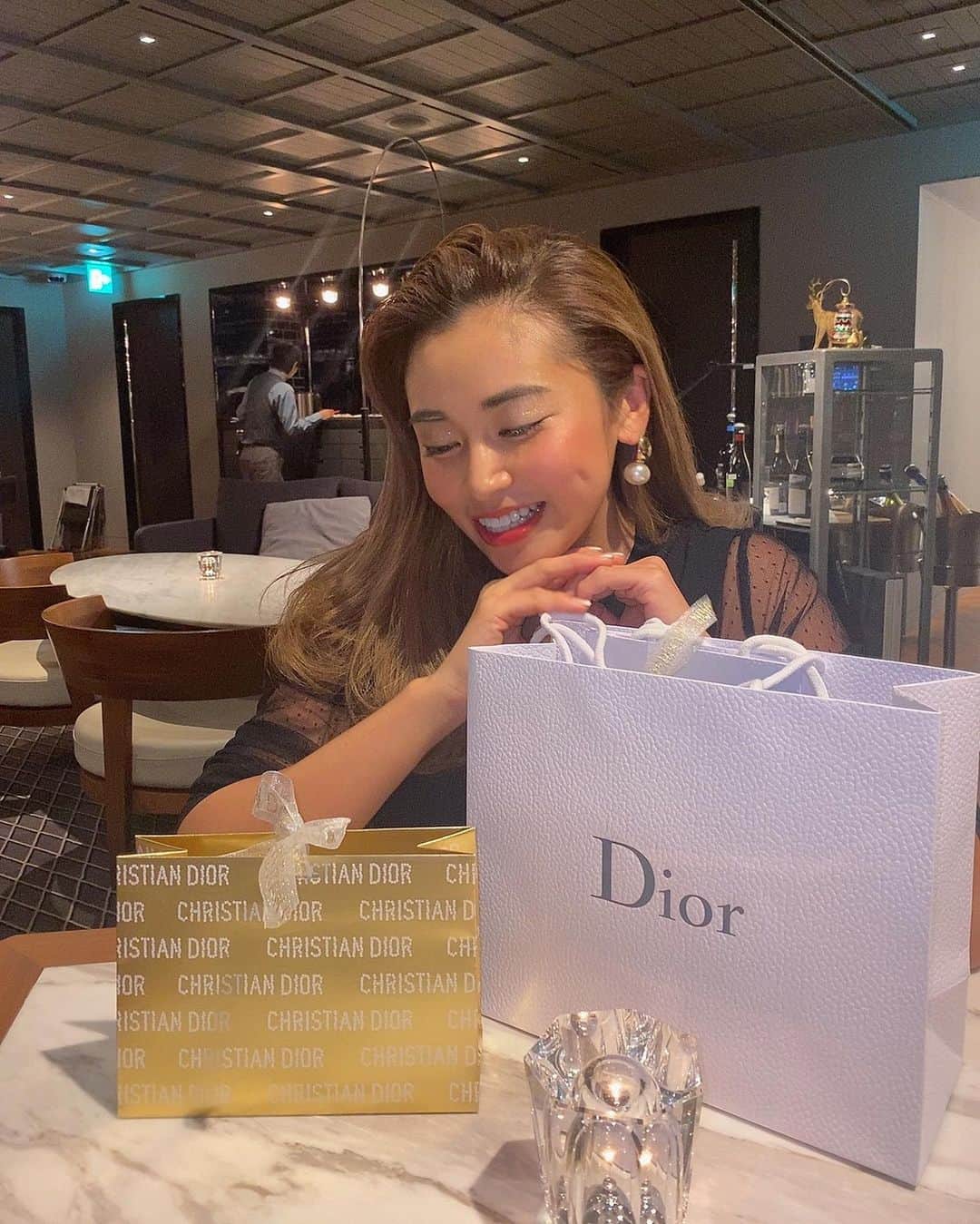 迫田里奈（りなぽよ）さんのインスタグラム写真 - (迫田里奈（りなぽよ）Instagram)「Christmasは @yukinoko1111  と...💗🍽 らぶだよん💋💋 . . お互い何も言わず プレゼント交換🎁 かわいDiorありがとっ🎅💕 . . #christmas」12月26日 18時36分 - rinapoyo.1129