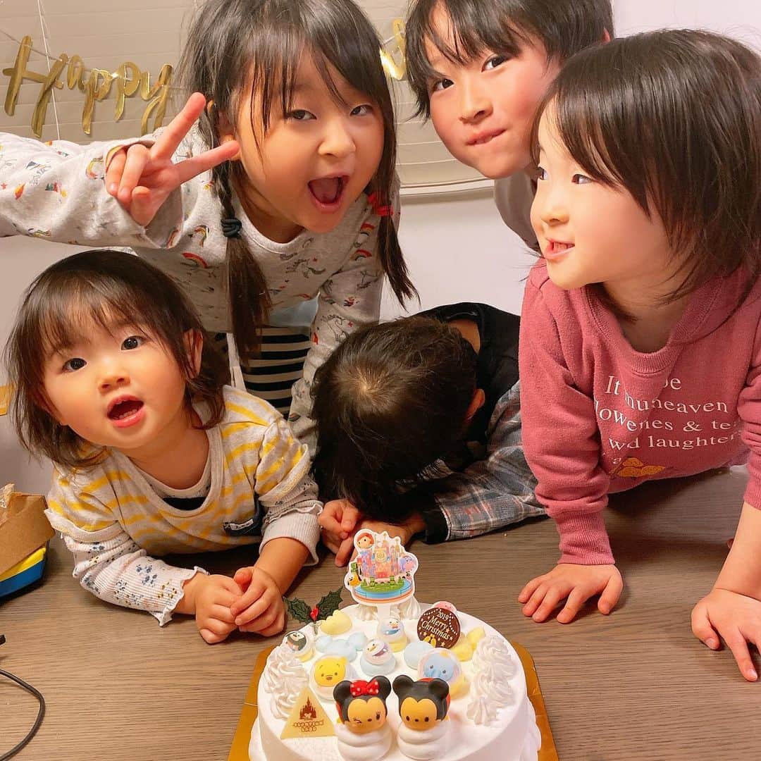 高村凛さんのインスタグラム写真 - (高村凛Instagram)「今年はクリスマスケーキ🎂4個も食べたよ🤣🎂🥰 そのうちの一つ、31ツムツムのアイスケーキ🎂💓❤️ #クリスマスケーキ #アイスケーキ #christmascake  #icecake #ツムツム」12月26日 18時38分 - rin_takamura