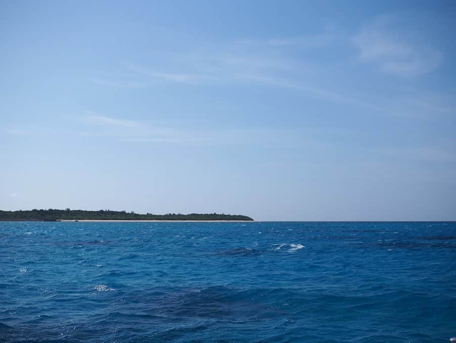 今井安紀さんのインスタグラム写真 - (今井安紀Instagram)「During this year, I went to Okinawa. The ocean was still beautiful.... 2019年某日、沖縄県内某所に行きました。 相変わらず海が綺麗。 (25mm)  #olympus #olympuspen #olympuspenepl9 #epl9  #ocean #nofilter #photolovers #noedit #surf #wave #okinawa #beautifulocean # #オリンパス #オリンパスPEN #加工なし #ミラーレス一眼 #写真撮ってる人と繋がりたい #海 #沖縄 #エメラルドブルーの海」12月26日 18時39分 - i_am_akinyan0826