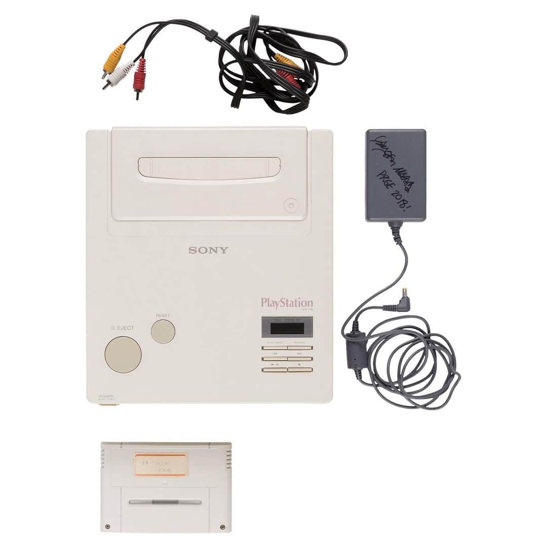 HYPEBEASTさんのインスタグラム写真 - (HYPEBEASTInstagram)「@hypebeastgaming: The only known surviving prototype of the once-mythical @nintendo Play Station will be up for sale at @heritageauctions in February 2020. Born from the failed partnership between Nintendo and @sony during the ’90s, the prototype is reportedly only 1 of 200 after the collaboration soured and resulted in the destruction of the other 199 machines. The console features a slot for both Super Famicom cartridge games and a CD-ROM drive to accommodate titles from Nintendo and Sony. ⁠⠀ Photo: Heritage Auctions」12月26日 17時06分 - hypebeast