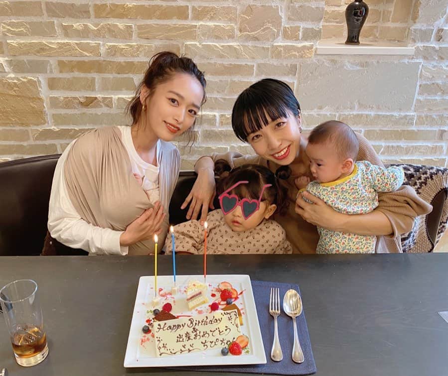 近藤千尋のインスタグラム：「今日はママの大先輩でもある @misatokowaki  さんとランチ😍🍴 お祝いしてくれました😭❤️ 下の子が同級生嬉しい‼️😍 これからも頼りまくり甘えまくります。笑🙇‍♀️🙇‍♀️ 今日で仕事納めの皆さん お疲れ様でした💕☺️ さて、大掃除して帰省の準備だ😱✨✨💦」