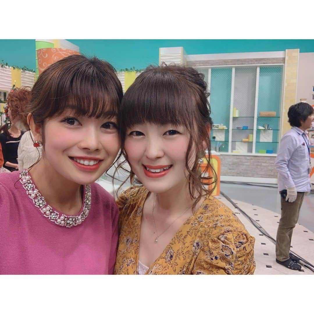 梅山茜さんのインスタグラム写真 - (梅山茜Instagram)「. ＊仕事納め▷▷▷＊ 昨日はゴジカル！年内最後の放送ということで2時間SPでした！ 総勢40人越え！多！（笑） 今年度から私も出演曜日が変わったので 久しぶりの方々ともお会いできて嬉しかった💗 きいやま商店のみなさんには笑かせて楽しませてもらい JBBの皆さんとは高知からのお付き合いなので 言葉には出してないけど安心感が満載でした🥺嬉 あと個人的に本番前と本番後の空き時間に みっとしーさんとM-1について語ったのが 楽しかった🤣🤣🤣 (毎年この時期芸人さんとM-1について語るんやけど 今回私途中までしか見てなくて怒られた🤣🤣) ☝︎そしてゴジカル！全然関係ないww 何はともあれ今年もゴジカル！たくさん見て頂き ありがとうございましたー🌟 次回のゴジカル！は6日(月)から！ バンリクは30日に収録したバンリクSPの放送がありますので そちらもよろしくお願いします🙏🏻 ちなみに今年の漢字の「吐」は ガリゲルやアナウンサー大賞、 ミヤネ屋など全国放送に出させて頂いた分 緊張して吐きそうと何度も公私ともに言い続けて ゴジカル！の中でも何回も言って笑われてたから😂 . ではでは、とあるライブに行ってきます💨 誰のライブかはまたストーリーにて！ あと今年中にupしたい写真がありすぎる。。。 . #四国放送#ゴジカル#アナウンサー#女子アナ#生放送#特番#きいやま商店#jaabourbonz#ジャーバーボンズ#徳島#高知#みっとしー さん#ずばりタコ介 さん#お笑い#M1#ミヤネ屋」12月26日 17時19分 - umeyama_akane