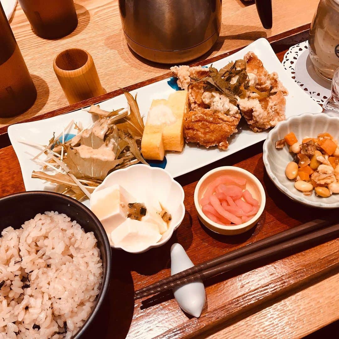 藤原ゆかのインスタグラム：「先日、漫画家さん６人集まって和カフェへ🍴 創作を愛し、自分や環境と向き合って戦ってきた人ばかり。存在に勇気づけられます。  もはや毎年のことですが仕事納めなど特になく脳内ノンストップの年末。がんばろー！🖋🔥」