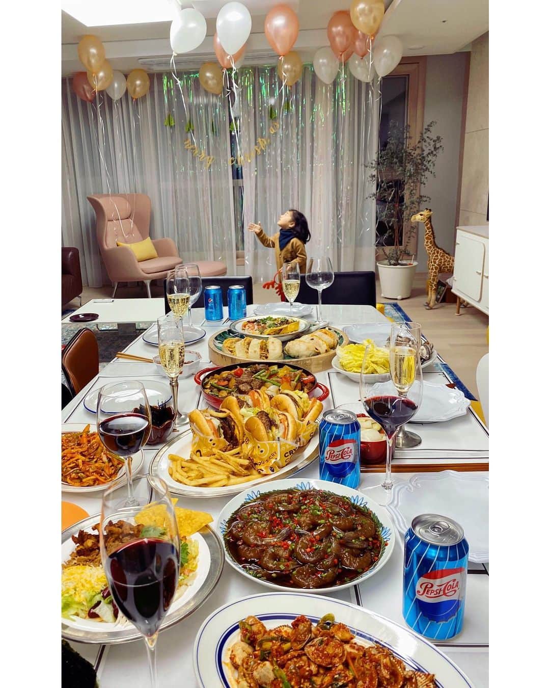 ソ・ヨンヒのインスタグラム：「메리크리스마스🌲 @jisun0517  @polobear82  @from_elohim」